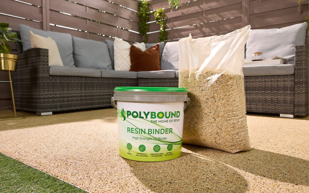 Polybound resin binder tub on a resin bound patio